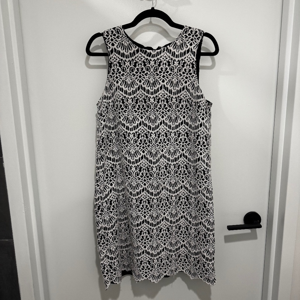 Halogen Black & White Lace Shift Dress – Sleeveless, Elegant, Classic Cocktail